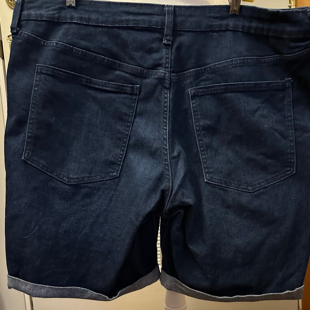 Old Navy High-Rise WOW Bermuda Shorts – Size 18 light wash